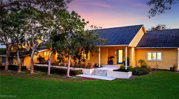 586 Yucca Road, Naples, FL 34102