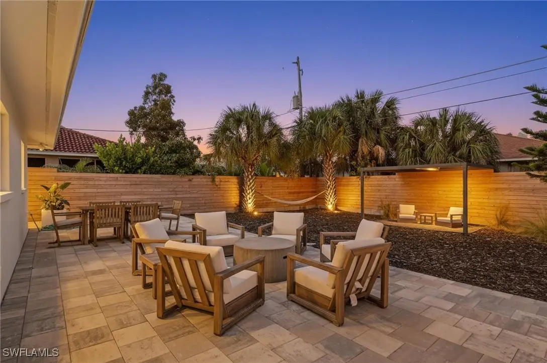 565 110th Avenue N, Naples, FL 34108 - Image #1