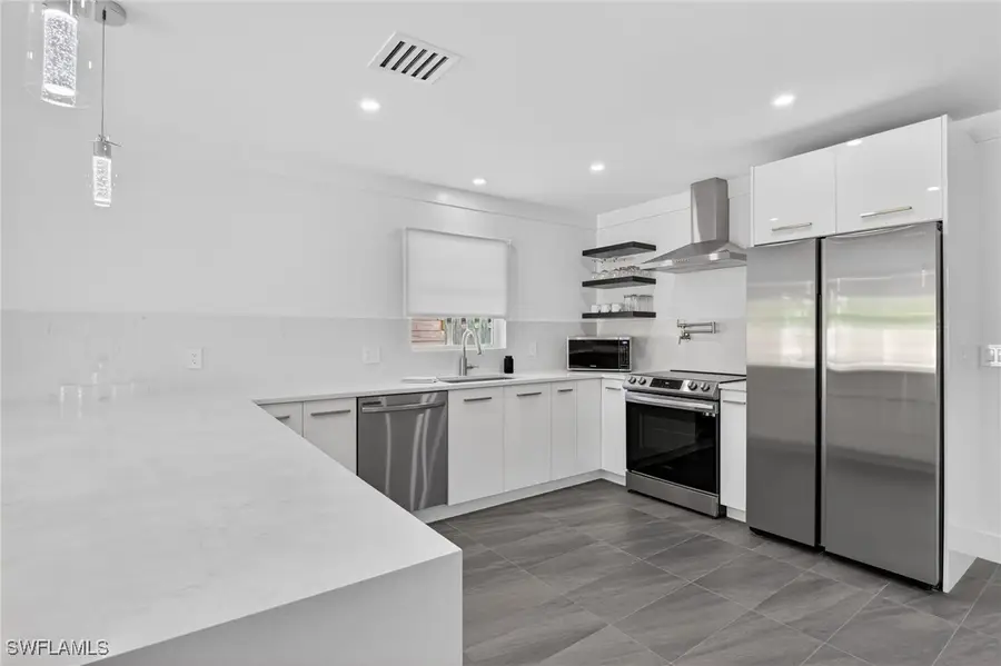 565 110th Avenue N, Naples, FL 34108 - Image #2