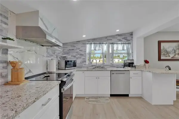 829 107th Avenue N, Naples, FL 34108