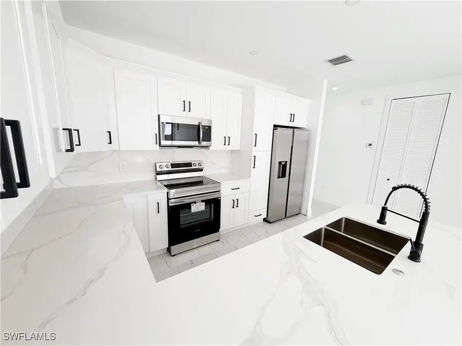 4412/4414 4412/4414 Avenue Sw #4412/4414, Lehigh Acres, FL 33979 - Image #3