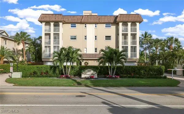 9486 Gulf Shore Drive #A101, Naples, FL 34108