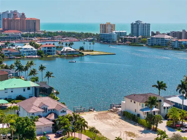 348 Lagoon Avenue, Naples, FL 34108