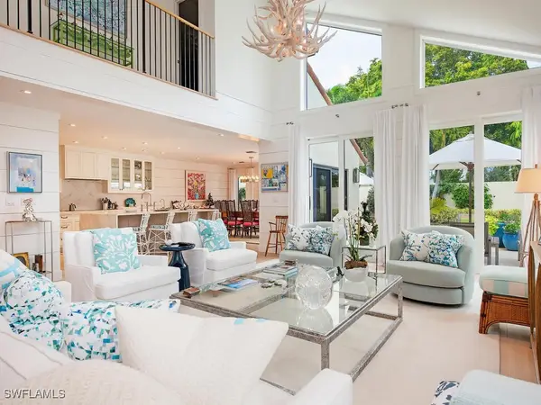 32 Las Brisas Way #33, Naples, FL 34108