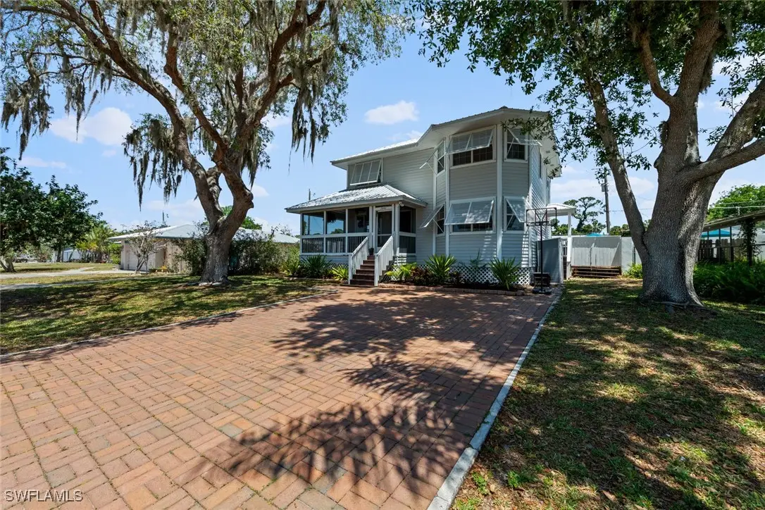 2040 Clarke Avenue, Fort Myers, FL 33905 - Image #1