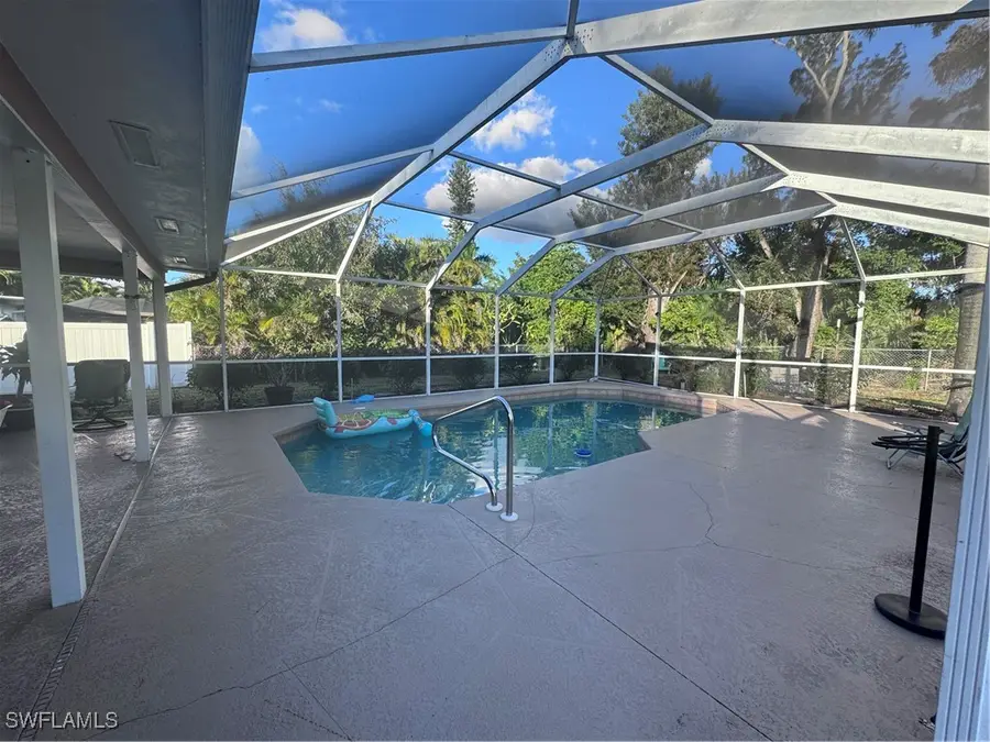 5203 Selby Dr, Fort Myers, FL 33919 - Image #2