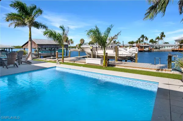 190 Tahiti Circle, Naples, FL 34113