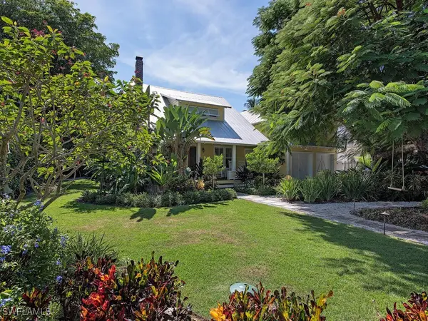 680 8th Avenue S, Naples, FL 34102