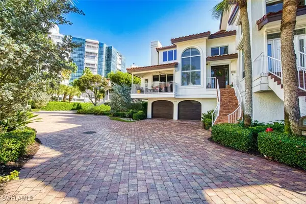 4717 Villa Mare Lane #26-15, Naples, FL 34103