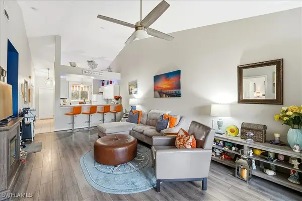 422 Valerie Way #202, Naples, FL 34104