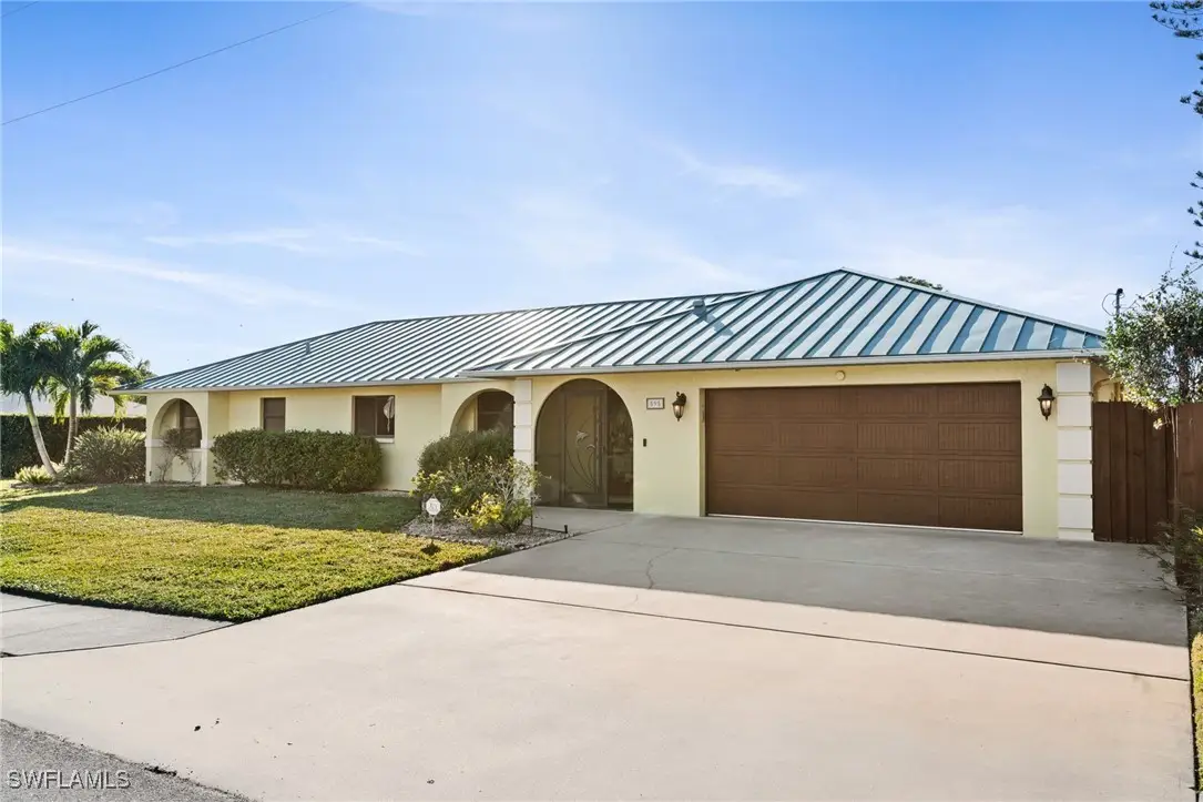 595 103rd Avenue N, Naples, FL 34108 - Image #1