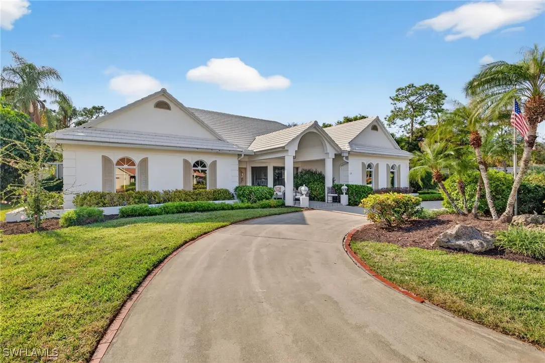 129 Edgemere Way S, Naples, FL 34105 - Image #1