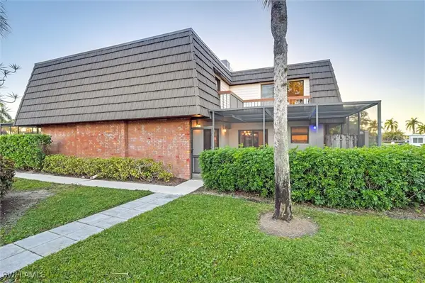 185 Lake Point Lane #8B, Naples, FL 34112