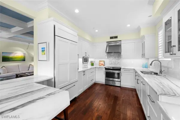 2120 Aberdeen Lane #101, Naples, FL 34109