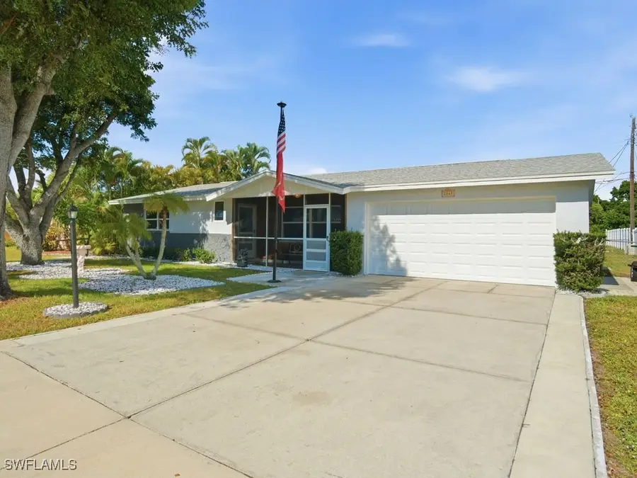 2261 Ivy Avenue, Fort Myers, FL 33907 - Image #2