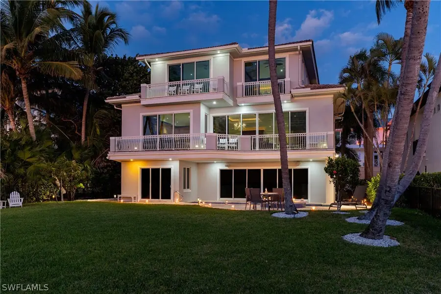 25 2nd Avenue S, Naples, FL 34102 - #2