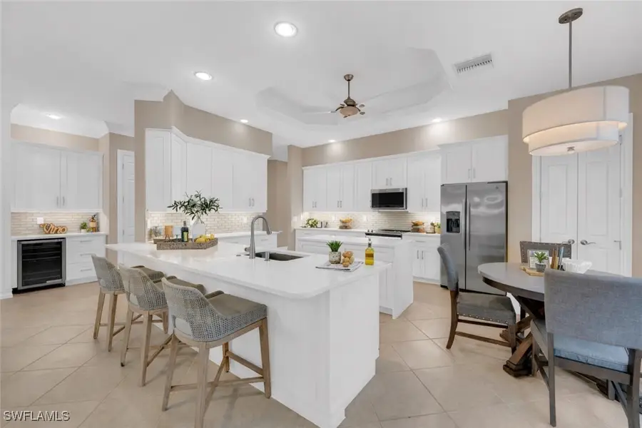 7116 Lemuria Circle #403, Naples, FL 34109 - Image #2