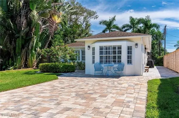 772 104th Avenue N, Naples, FL 34108