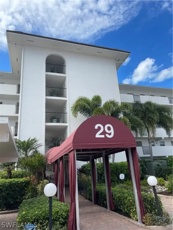 29 High Point Circle E #405, Naples, FL 34103