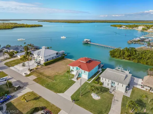 105 Pago Pago Drive W, Naples, FL 34113