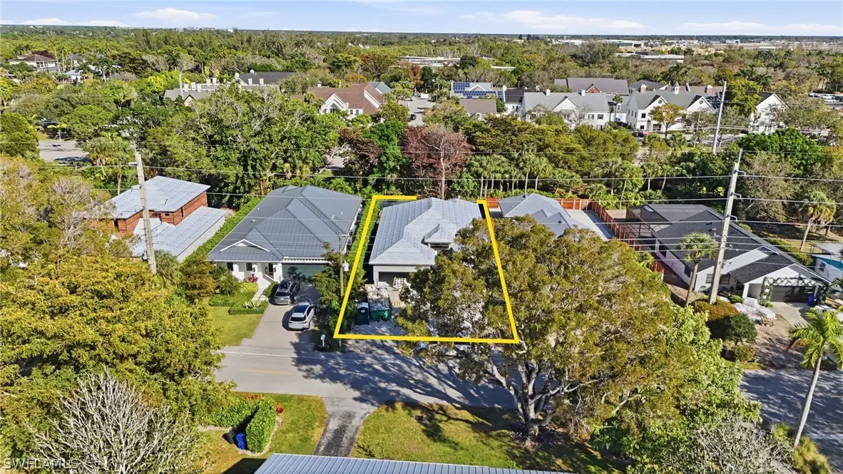 1050 13th Street N, Naples, FL 34102 - #1