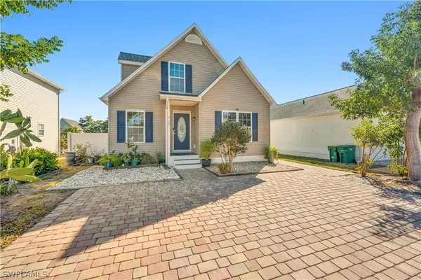 150 Leawood Circle, Naples, FL 34104