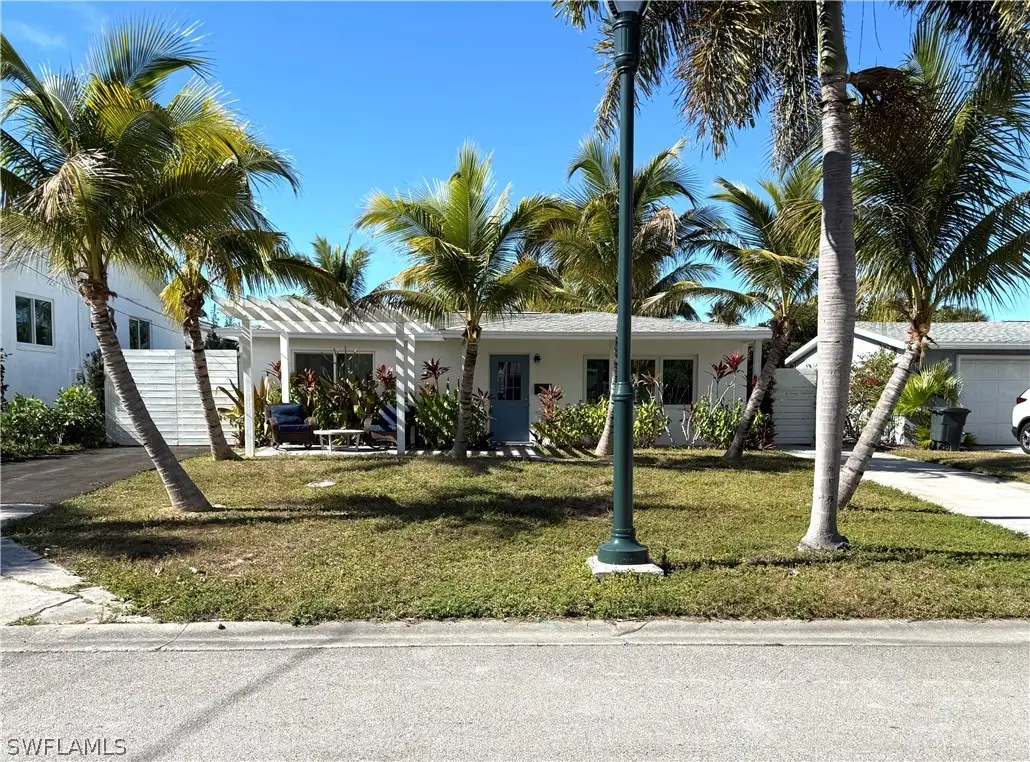 555 14th Street N, Naples, FL 34102 - #1