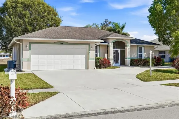 716 Charlemagne Boulevard, Naples, FL 34112