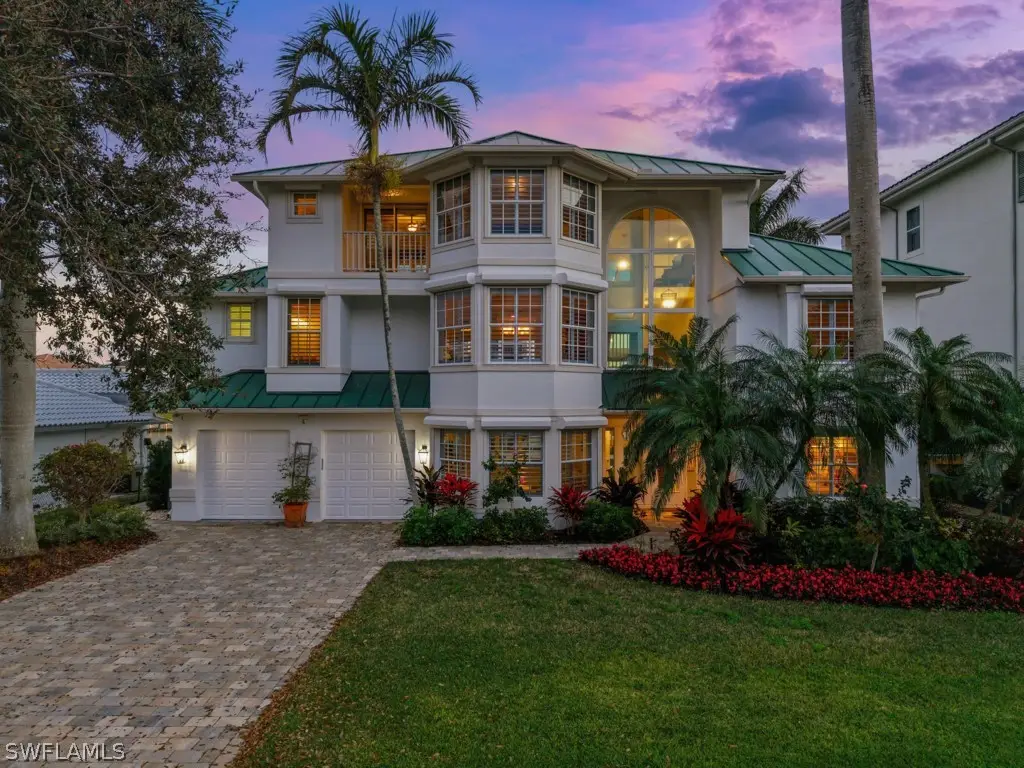 390 Oak Avenue, Naples, FL 34108 - #1