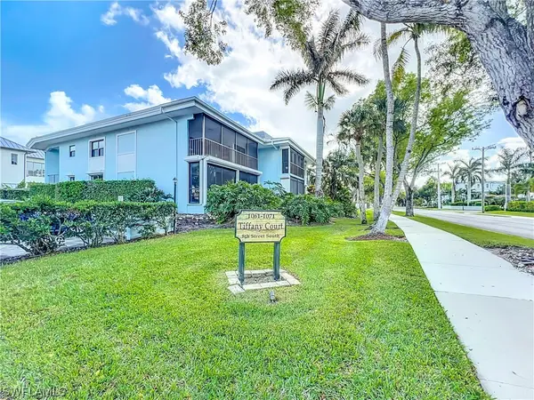 1065 8th Street S #203, Naples, FL 34102