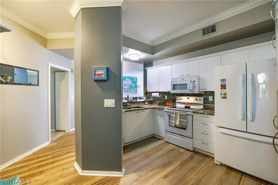 305 Robin Hood Circle #101, Naples, FL 34104 - #3