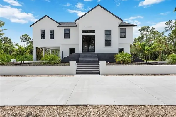 240 33rd Avenue Ne, Naples, FL 34120