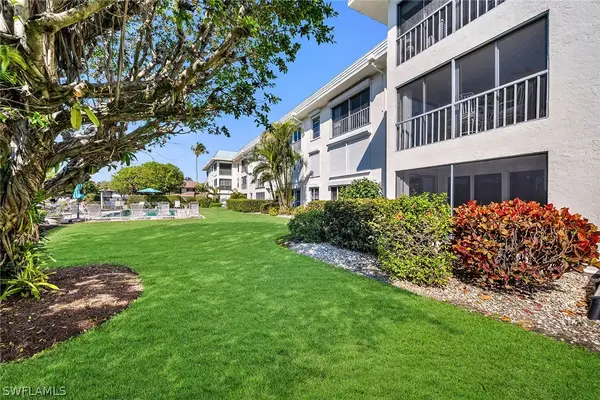 3055 Riviera Drive #102, Naples, FL 34103