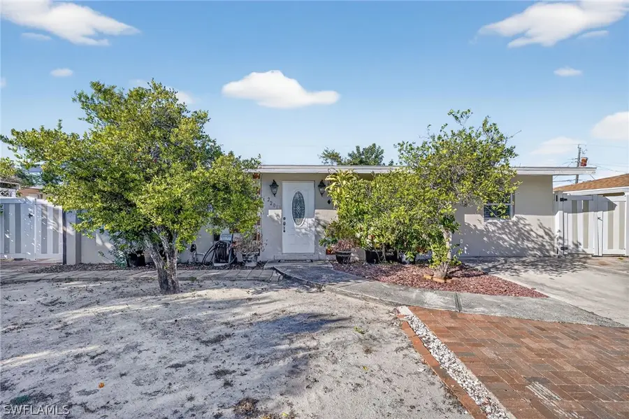 2201 Coronet Street, Fort Myers, FL 33907 - #2