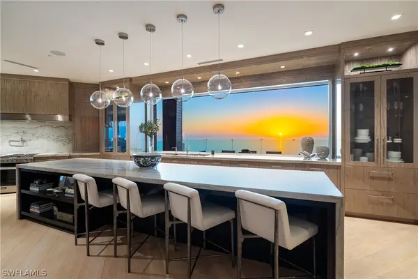 81 Seagate Drive #PH20, Naples, FL 34103