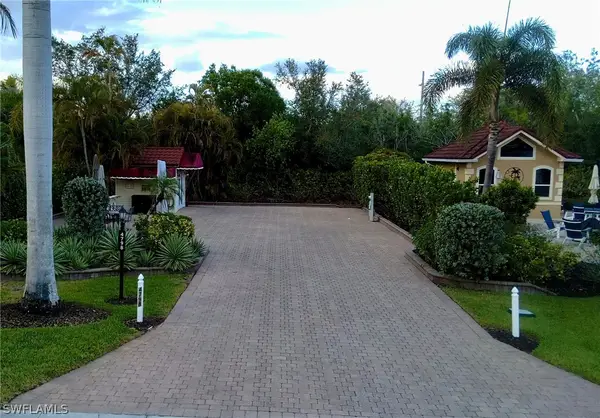 4798 Southern Breeze Drive, Naples, FL 34114