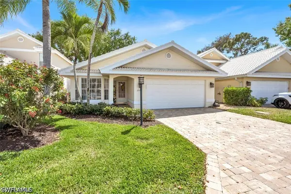 1562 Weybridge Circle #31, Naples, FL 34110