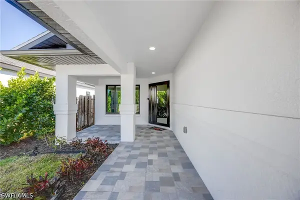 841 91st Avenue N, Naples, FL 34108