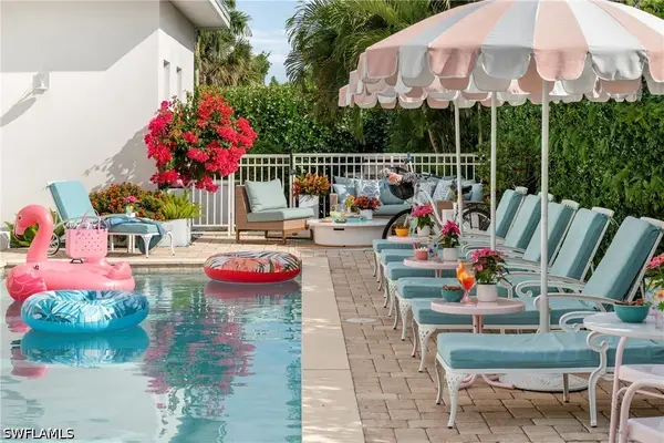 10042 Vanderbilt Drive, Naples, FL 34108