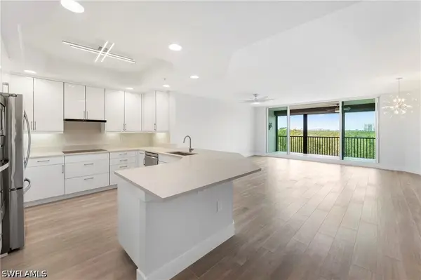 425 Cove Tower Drive #403, Naples, FL 34110