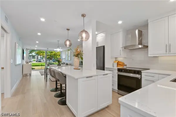 658 Broad Avenue S #J658, Naples, FL 34102