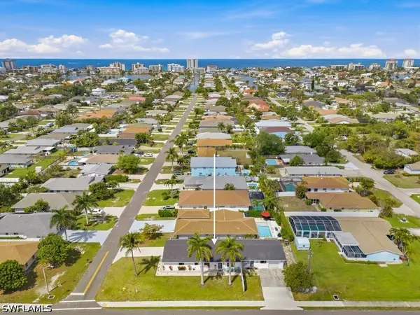 595 99th Avenue N, Naples, FL 34108