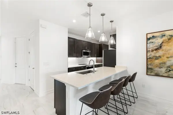 7572 Carnegie Way, Naples, FL 34119