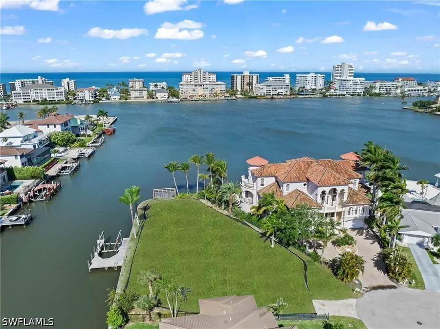 366 Pine Avenue, Naples, FL 34108 - #3