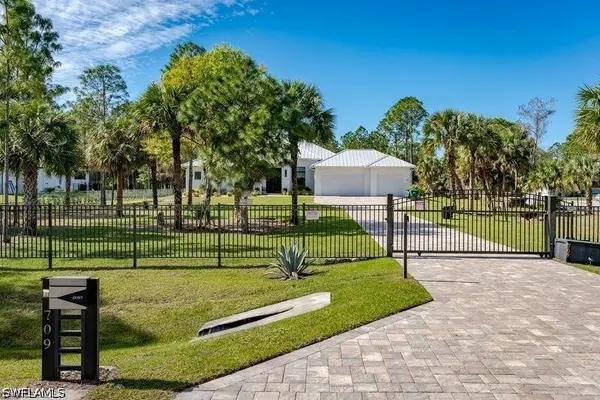 709 15th Street Sw, Naples, FL 34117