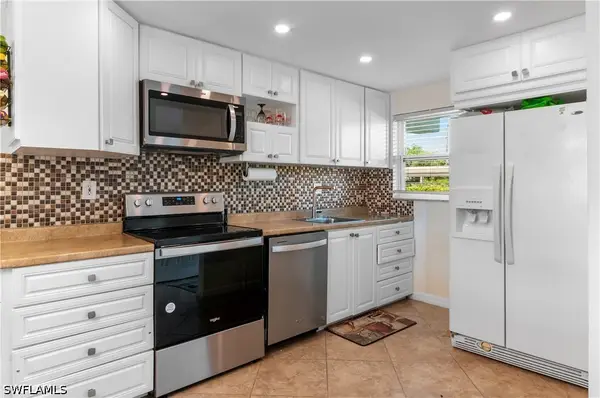 49 High Point Circle S #102, Naples, FL 34103