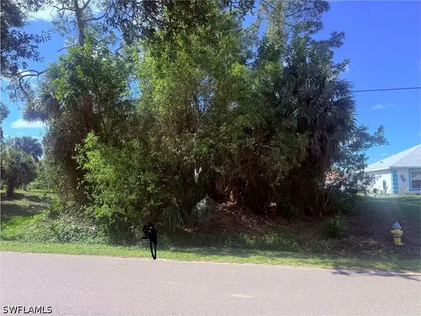 Watova Avenue, North Port, FL 34286