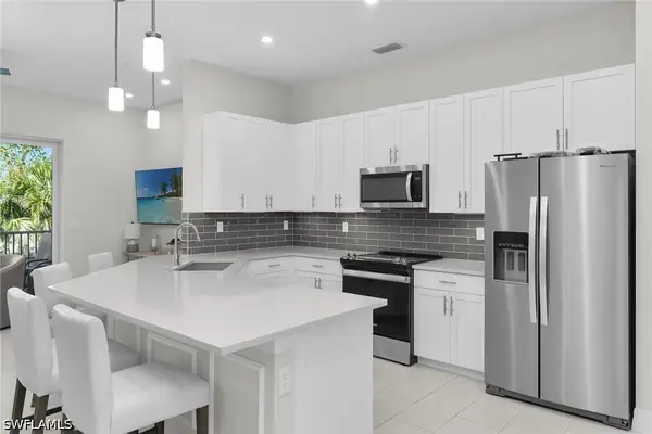 268 Indies Drive E #202, Naples, FL 34114