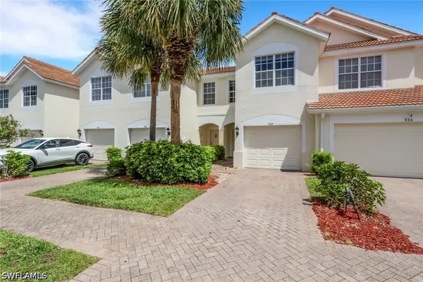 937 Hampton Circle #108, Naples, FL 34105
