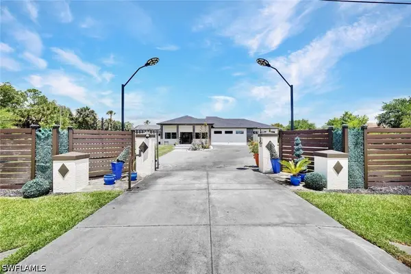 121 20th Avenue Ne, Naples, FL 34120